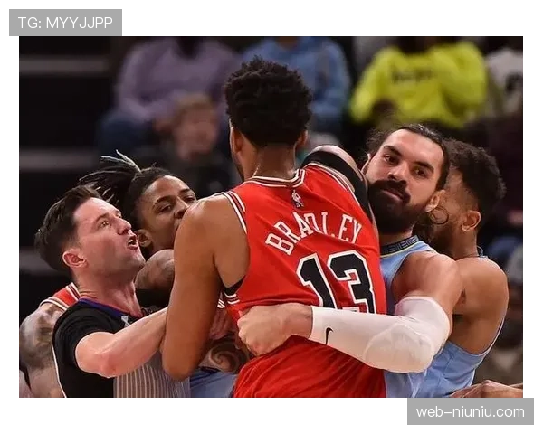 亚当斯社媒互动显融洽,火箭冲突后火速修复关系 亚当斯社媒互动显融洽,火箭冲突后火速修复关系