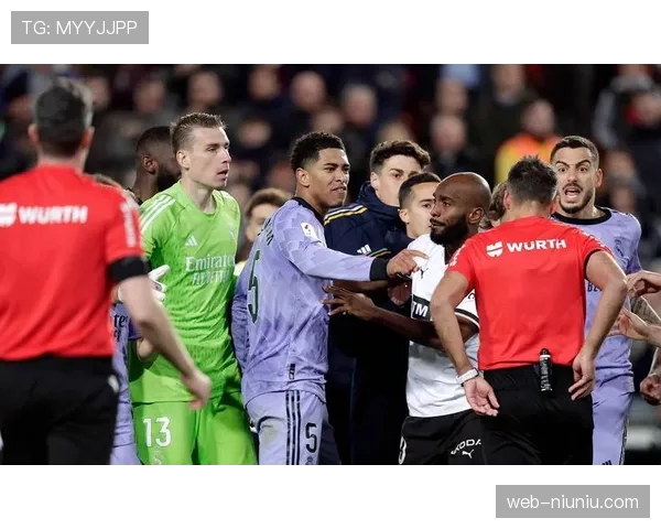 VAR判罚尺度再引争议，英超裁判一致性难题待解