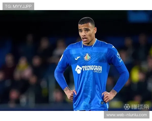 格林伍德外围射门击中横梁，马赛错失扩大比分