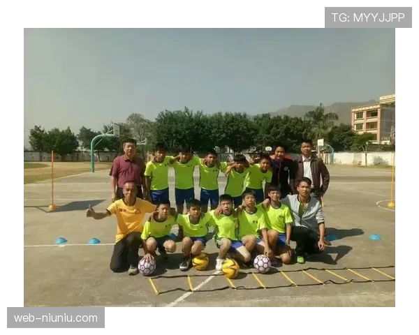三人篮球赛校园风行,扁平化设计海报凸显活力 三人篮球赛校园风行,扁平化设计海报凸显活力
