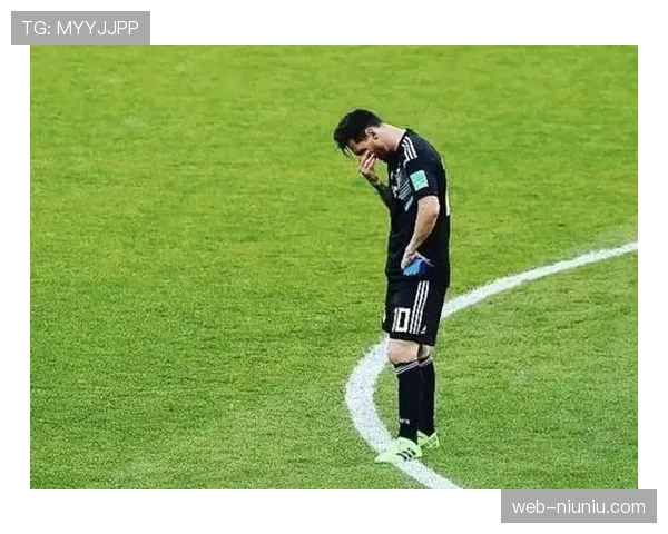 终场哨响，39岁的莫德里奇与克罗斯在中圈拥抱，镜头定格经典双核时代的一个瞬间。